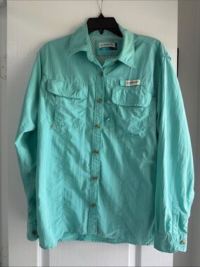 Magellan Outdoors Women’s Aqua/Turquoise Lightweight Fishing Shirt